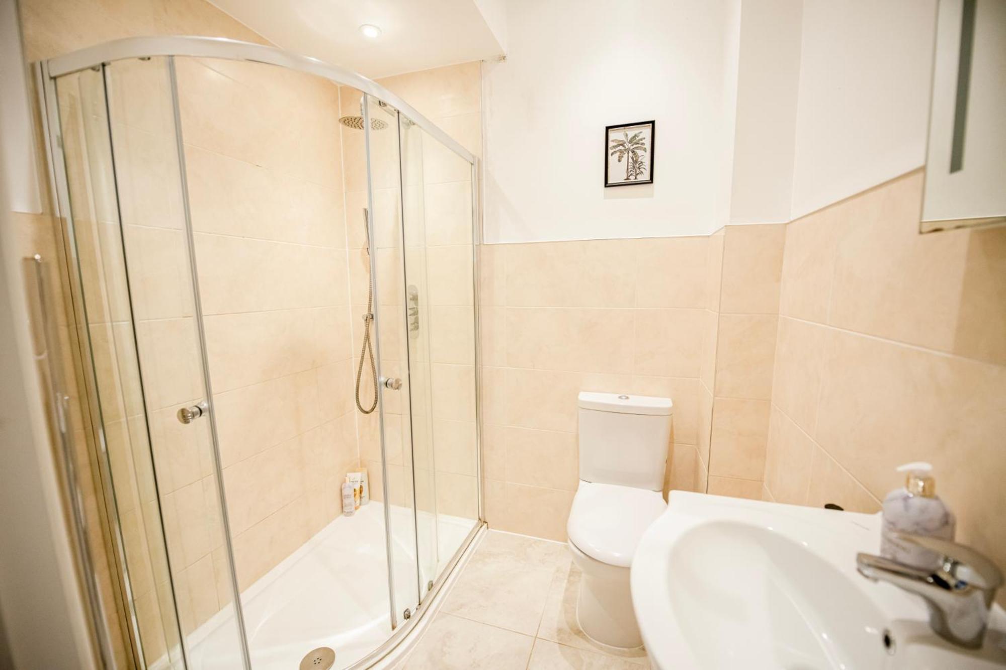 Charming 2-Bedroom Flat In Shepherd'S Bush, Near Hammersmith London Exterior photo